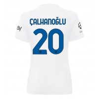 Camisa de Futebol Inter Milan Hakan Calhanoglu #20 Equipamento Secundário Mulheres 2023-24 Manga Curta